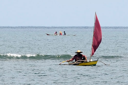 Philippines-Trung Quốc: Tăng thị uy, cầu hòa bình